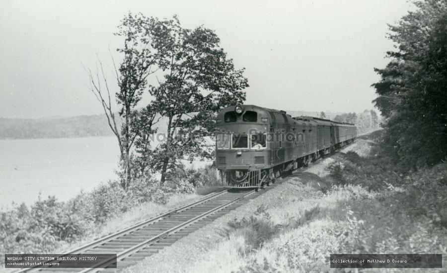 Postcard: Boston & Maine Railroad #1140 riding the shores of Lake Winnipesaukee